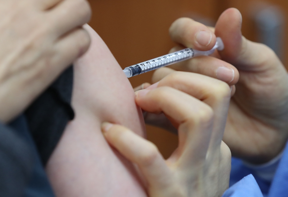 3월부터 아스트라제네카 코로나19 백신을 만65세 이상 고령자도 접종할 수 있게 된다.(사진=국민소통실)